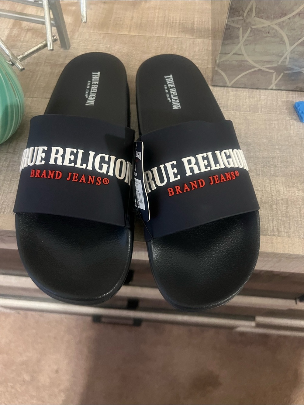 NWT $59 True Religion slides sz 11